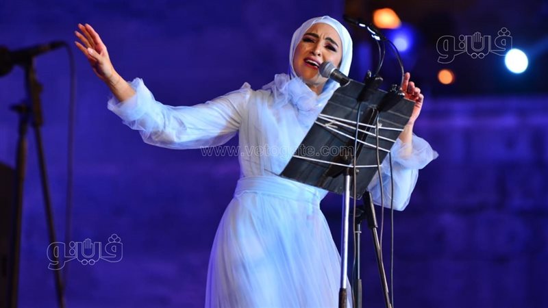هلا رشدي على مسرح