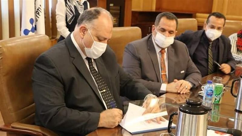 القابضة للمطارات
