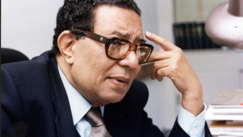 الكاتب أحمد بهاء