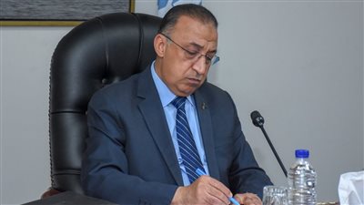 محافظ الإسكندرية يحشد الجهات التنفيذية لرفع درجة الاستعداد لاستقبال موسم الأمطار