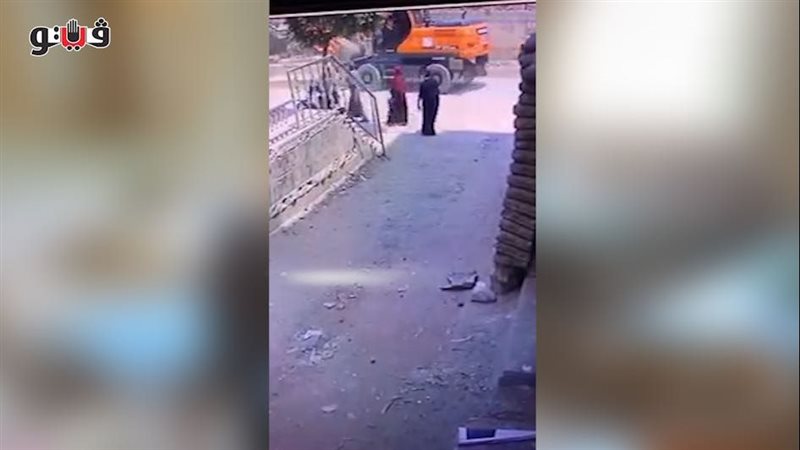 حفار يدهس ربة منزل