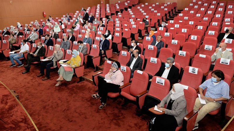 اجتماع في جامعة المنصورة