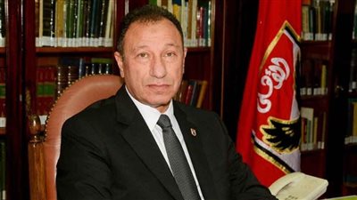 محمود الخطيب يصل جنازة حمدي الكنيسي بمسجد الحصري 