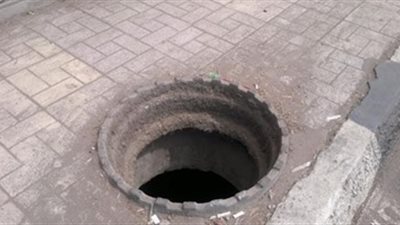 بالأسماء.. مصرع وإصابة 4 عمال داخل بالوعة صرف صحي في بورسعيد