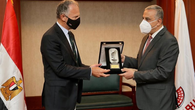  السفير الأمريكي