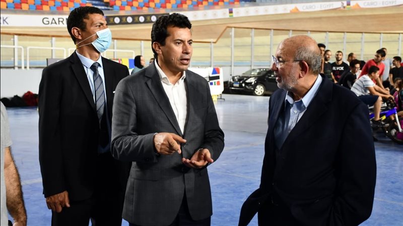 وزير الرياضة يتفقد