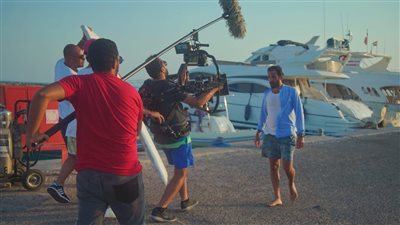 كريم قاسم ينتهي من تصوير مشاهده في مسلسل جانب مظلم