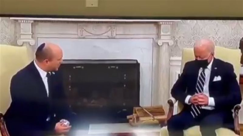 نوم بايدن أثناء حديث