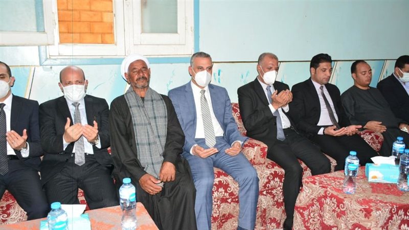 محافظ سوهاج يؤدي
