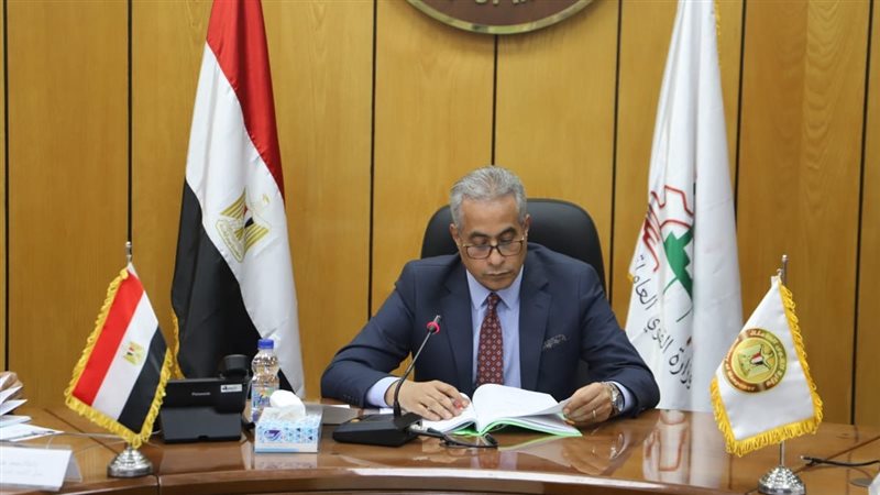 حسن شحاتة وزير القوى