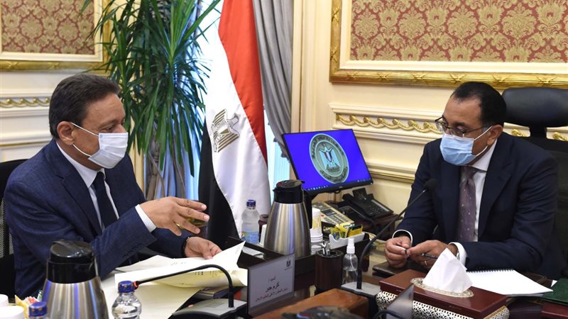 رئيس الوزراء والكاتب