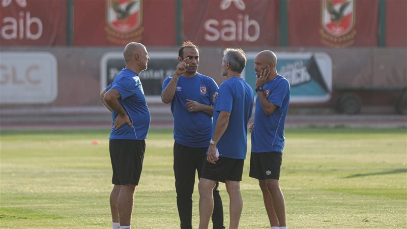 الجهاز الفني للنادي