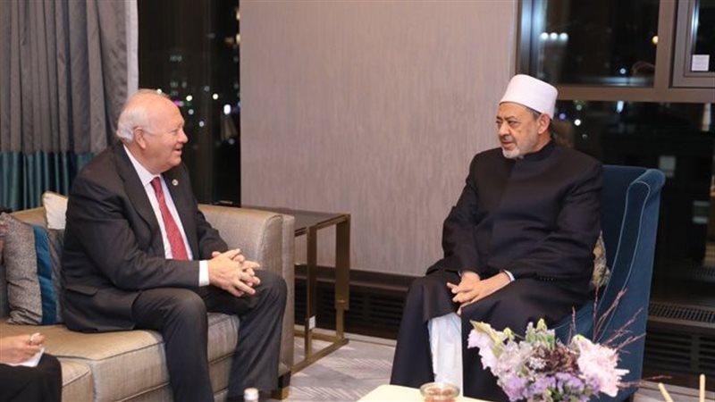 الإمام الأكبر وممثل