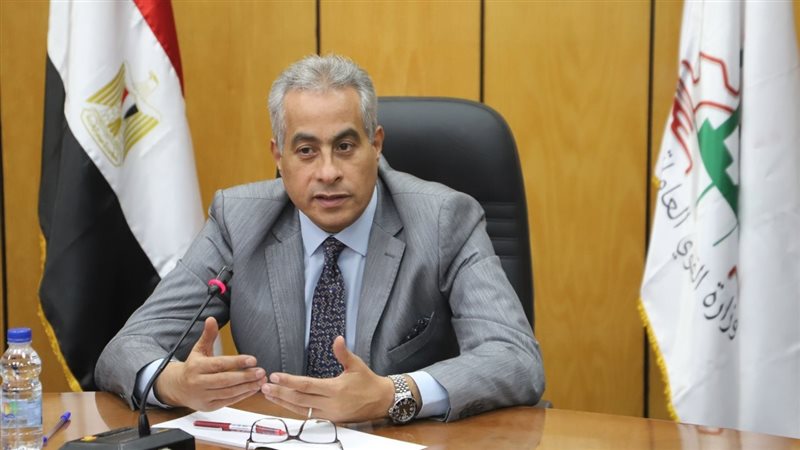حسن شحاتة وزير القوى