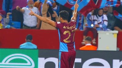 بالدوري الأوروبي.. تريزيجيه يحتفل بهدفه في مرمى بطل صربيا 
