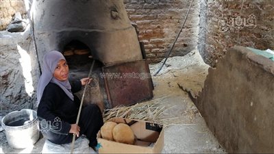 مسمار البطن.. العيش الشمسي ملك الطبلية الصعيدية يوم الجمعة|فيديو وصور