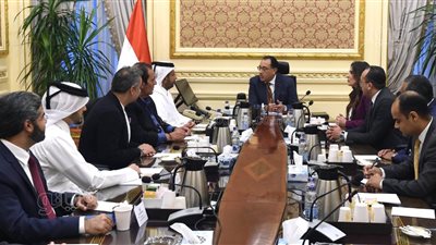 بعد زيارة السيسي للدوحة.. مدبولي يلتقي مسؤولي جهاز قطر للاستثمار