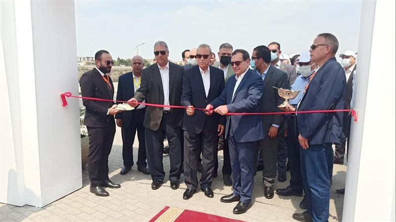 وزير البترول ومحافظ