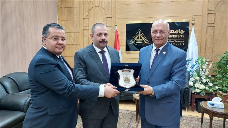 رئيس جامعة بنها خلال