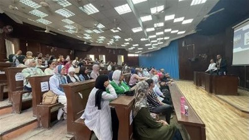 طلاب كلية الصيدلة