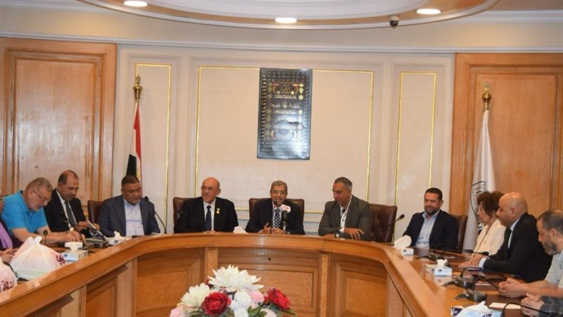العربي يكرم فريق