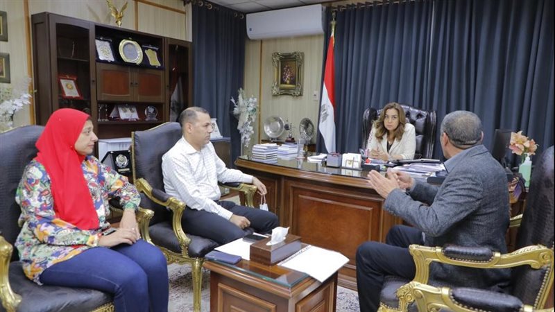 المحافظ تناقش موقف