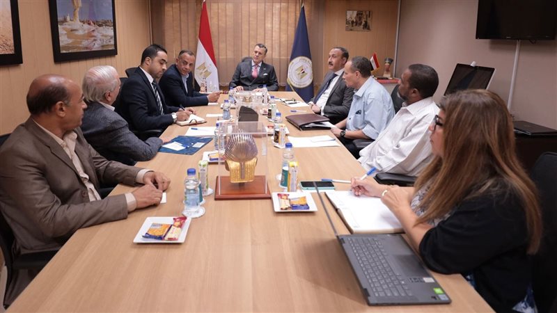 اجتماع وزير السياحة
