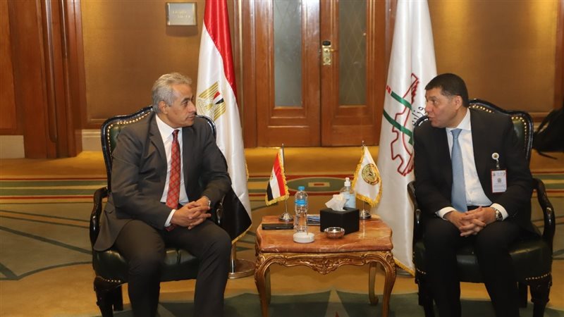  وزير القوى العاملة