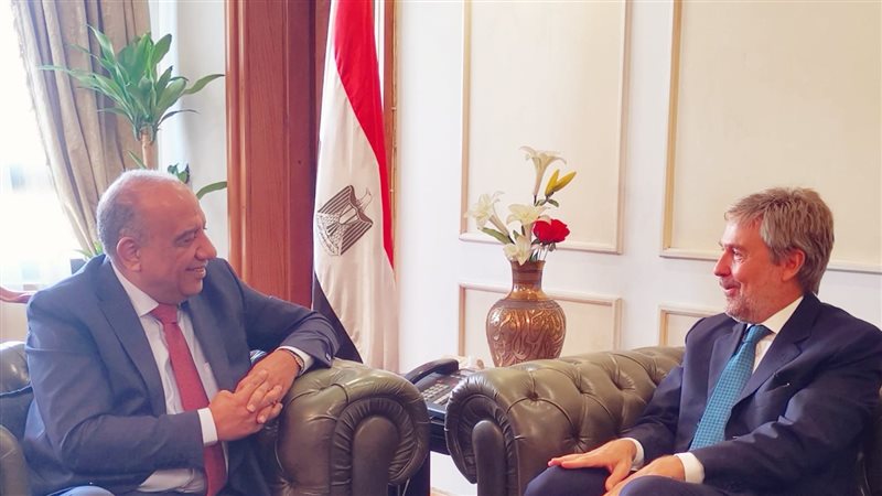 محمود عصمت وزير قطاع