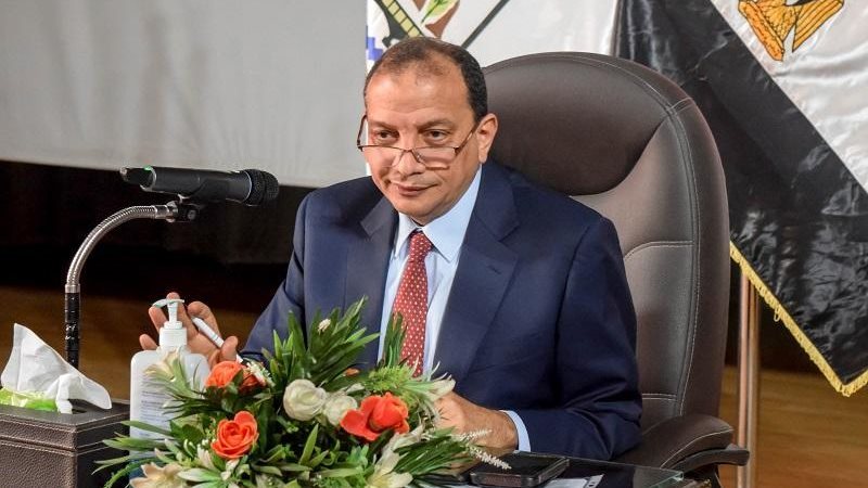 الدكتور منصور حسن