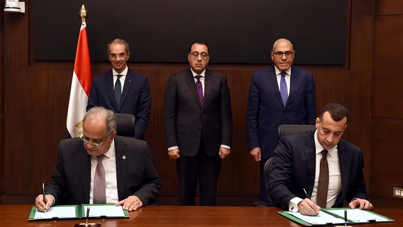 جانب من توقيع البروتوكول