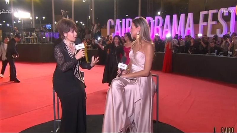 الفنانة أنوشكا