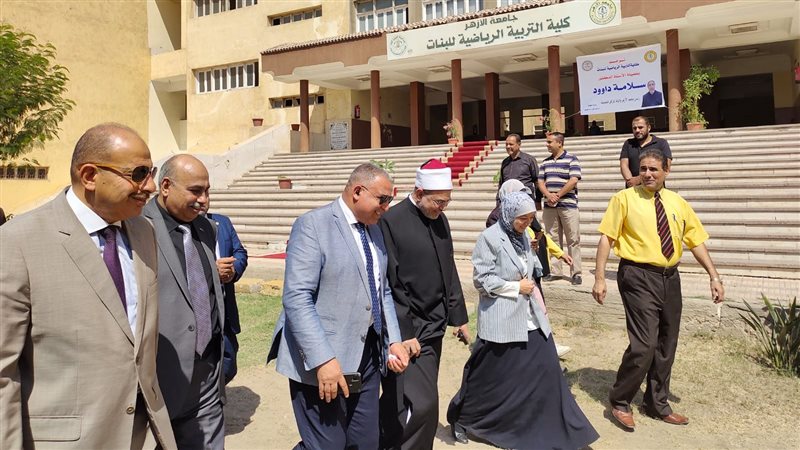 جولة رئيس جامعة الأزهر