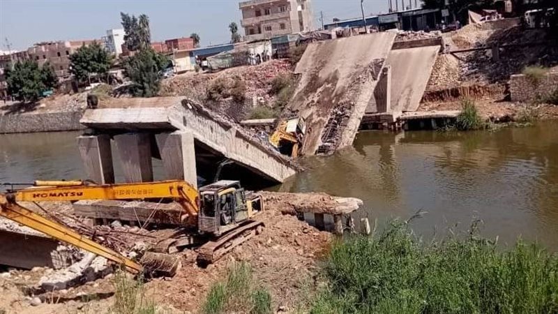 سقوط كوبري باللبحيرة