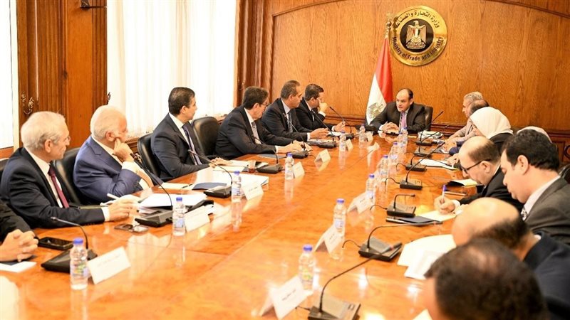 اجتماع وزير الصناعة