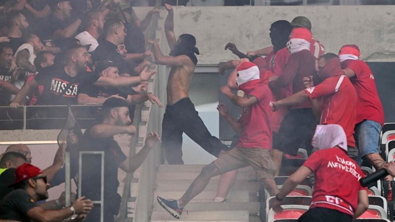 الشغب والعنف في الملاعب