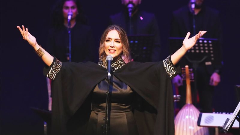 دلال أبو آمنة 