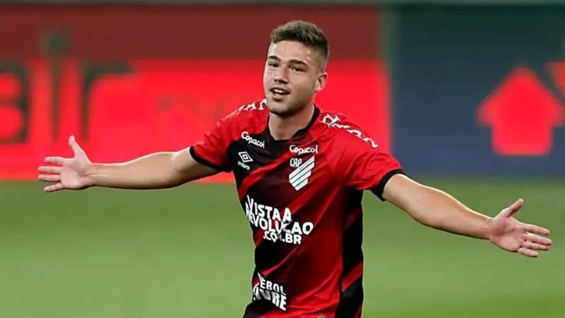 بيسولي لاعب أفاي