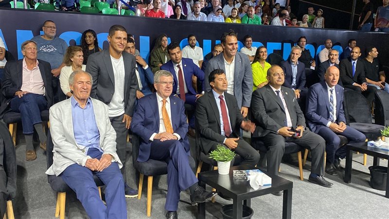 توماس باخ يحضر مباراة