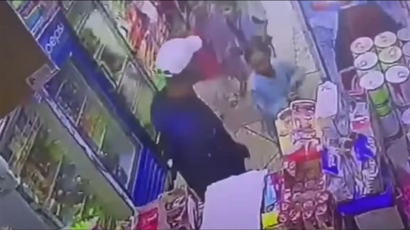 انقاذ طفلة 