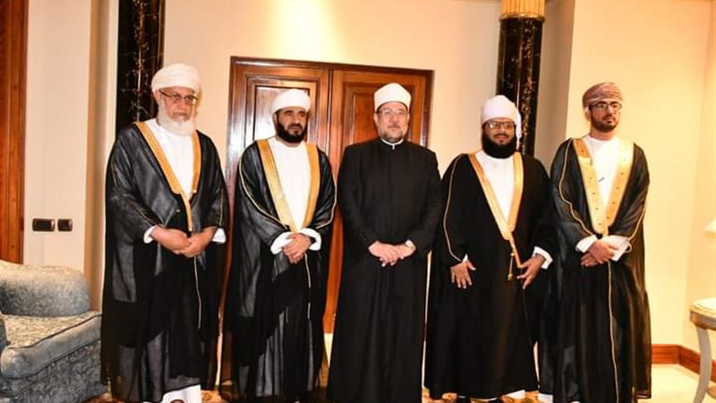 وزير الأوقاف يكرم