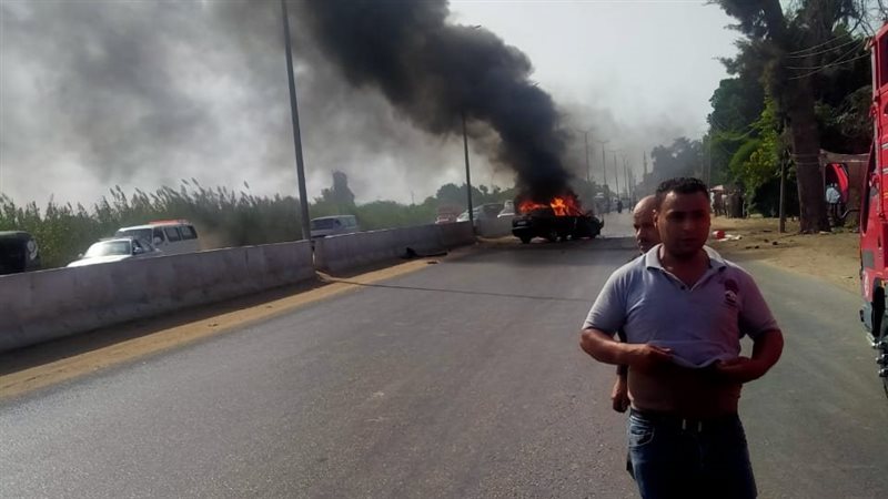 لحظة تفحم سيارة 