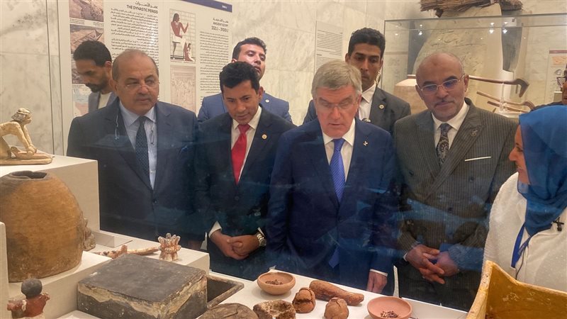 زيارة توماس باخ لمتحف