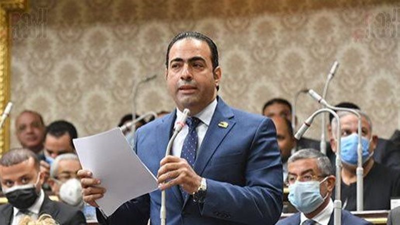الدكتور محمود حسين،