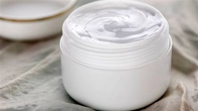 بمكونات بسيطة.. اصنعي كريم مُرطب في المنزل
