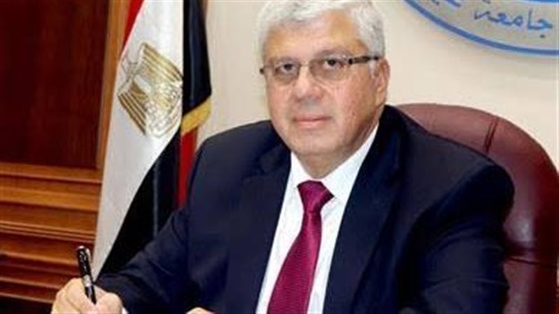  الدكتور أيمن عاشور