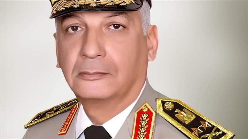 وزير الدفاع يغادر