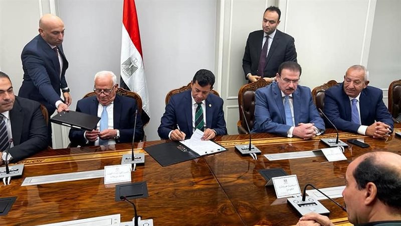 تويع عقود البدء في