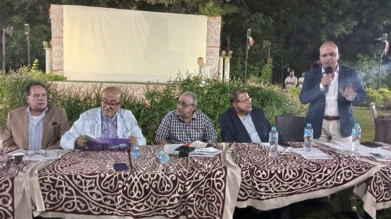 ندوة العمال بالمحافظين