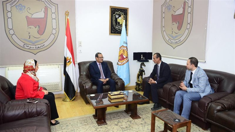 الدكتور مصطفى عبد